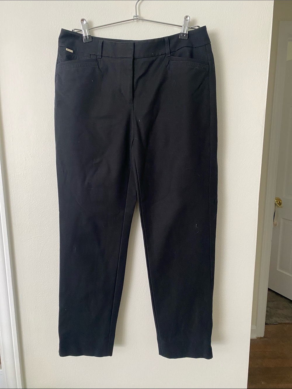 White House Black Market Black Cropped Straight Leg Ankle Pants -size 6